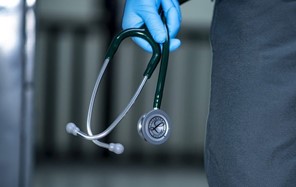 Καταδικάζει ο Ιατρικός Σύλλογος Λάρισας τον χρηματισμό του γιατρού